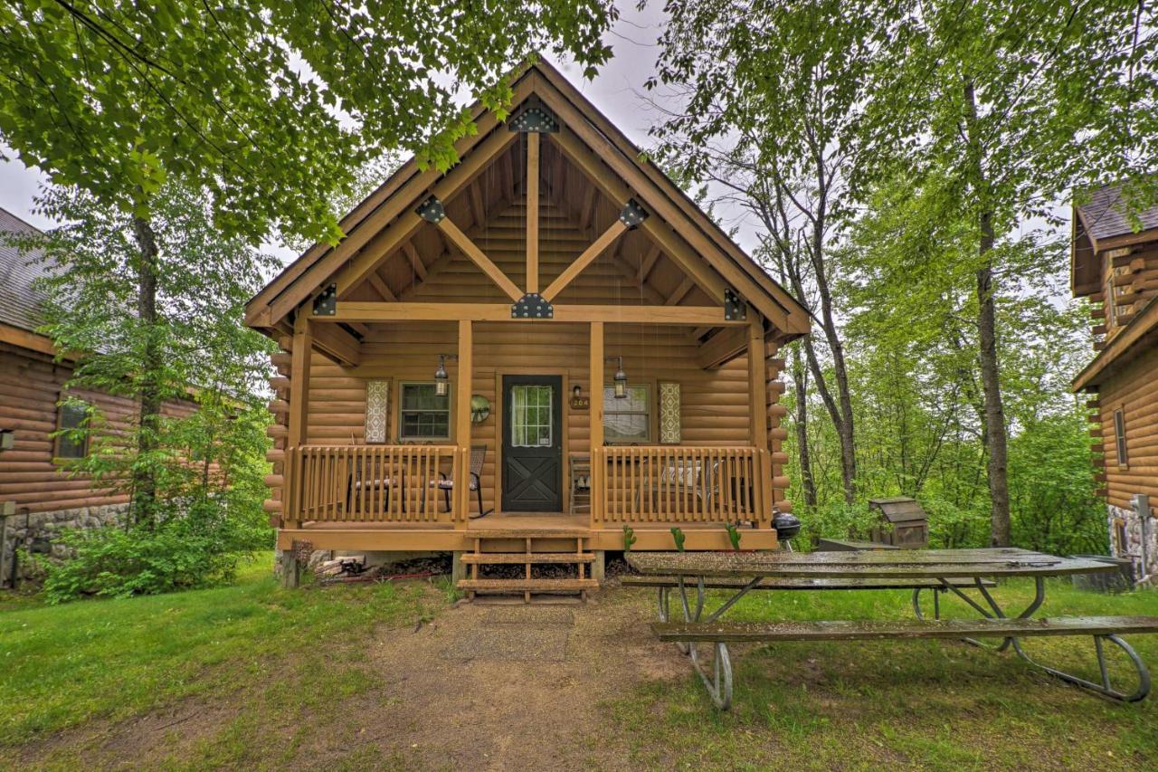 Cozy Retreat With Porch And Double Jj Resort Access! Rothbury 外观 照片